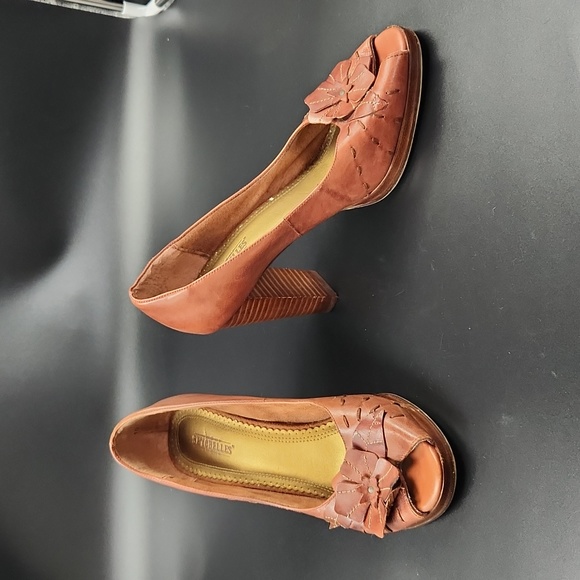Seychelles Womens Heels Memory Lane Retro Peep Toe Flower Detail Whiskey Size 10 - Picture 16 of 16